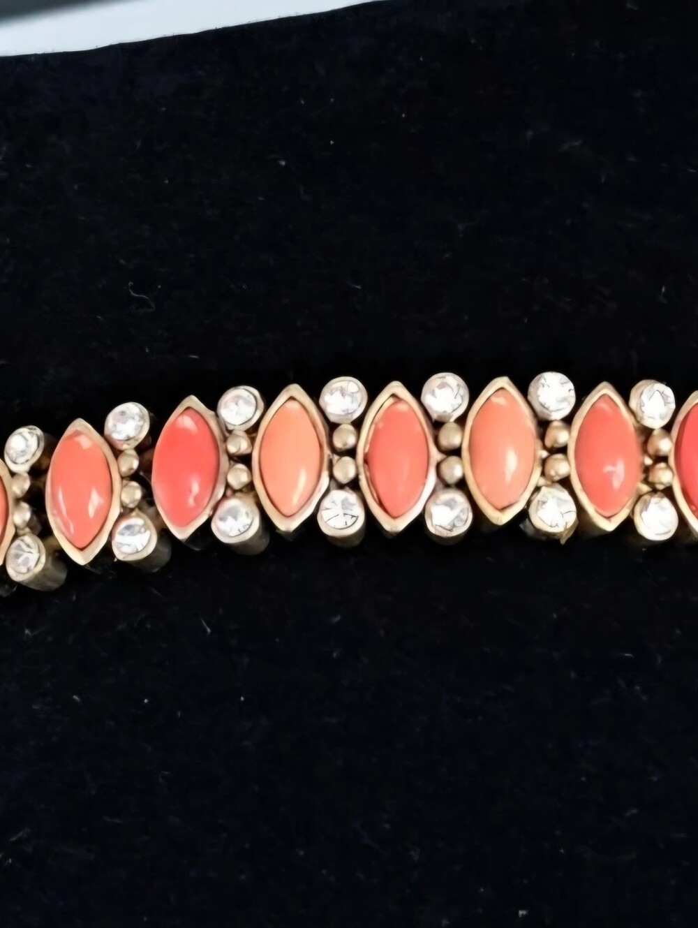 Vintage Womens Liz Claiborne Coral Cabochons Rhinestone Stretch Bracelet